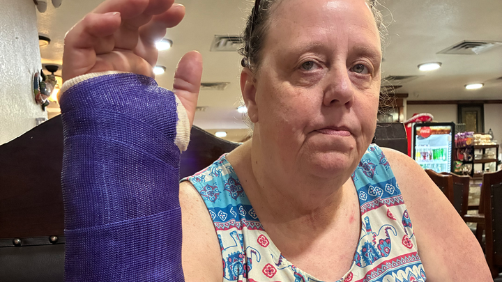 Urgent Surgery Needed for Victoria’s Mom’s Wrist campaign photo, 1 of 3