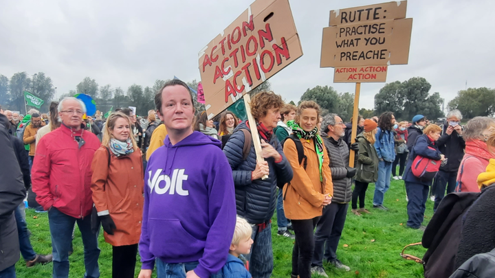 Ties zet zijn tanden in herstel campaign photo, 1 of 3