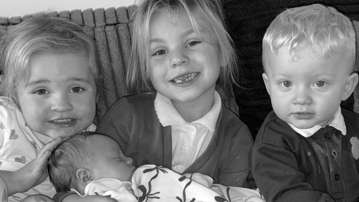 Help a Young Mum of Four Rebuild After a Devastating Break-I campaign photo, 1 of 7