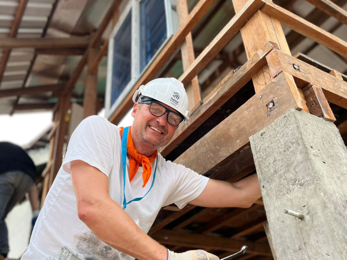 R Radek Fundraiser by Radek Radowiecki : Building house for a family in Nepal