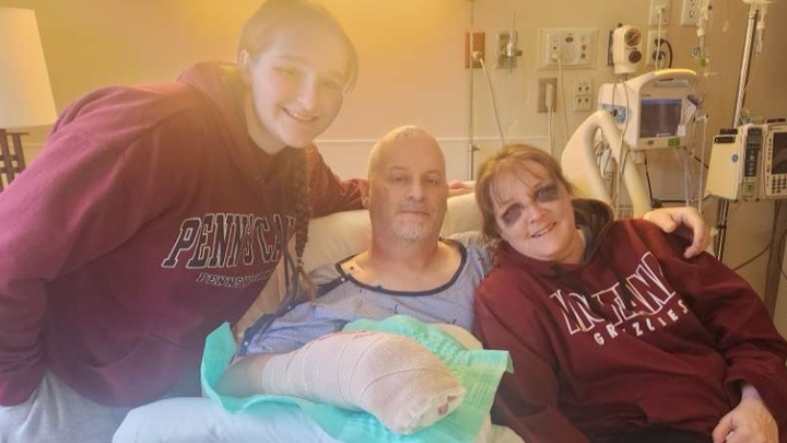 Foto van campagne Support Jesse's Surgeries and Family's Medical Bills, 1 van 3