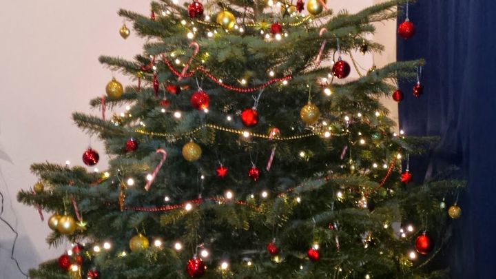 Women in a refugee give their children a magical Christmas campaign photo, 1 of 4