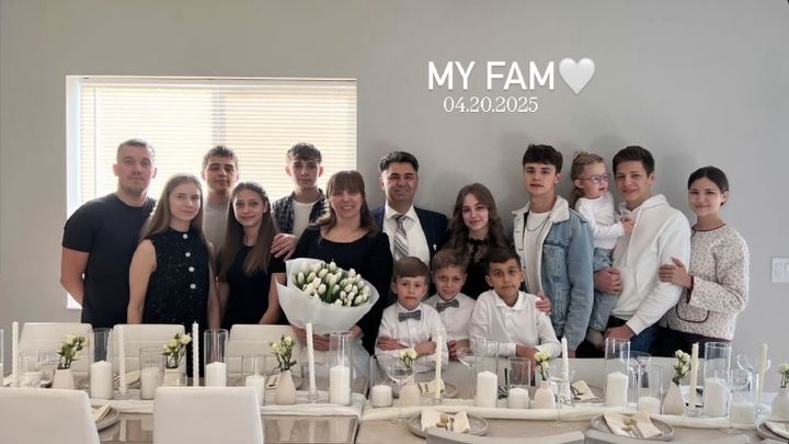 Herlazhyi family campaign photo, 1 of 6