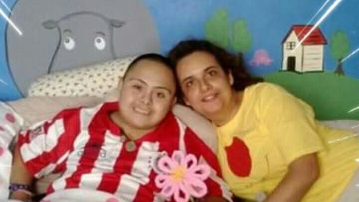 Ayudemos a Milagros Fregoso a vencer el cáncer de tiroides campaign photo, 1 of 8