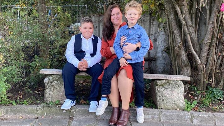 Travis hat seine Mama und seinen Bruder verloren campaign photo, 1 of 5